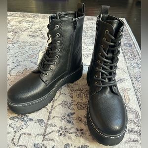 NWT platform combat boots